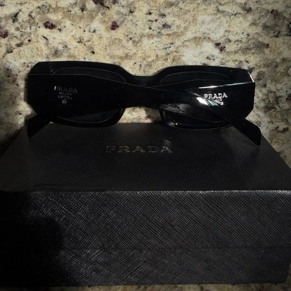 Zara Black Rectangular Sunglasses - Picture 3 of 3